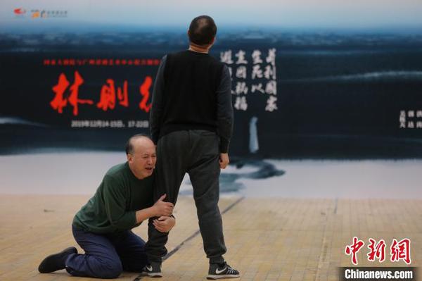 原创话剧《林则徐》在排练中 肖一 摄 原创话剧《林则徐》在排练中 肖一 摄