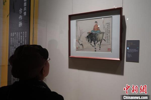 观众观看展览?！『?摄