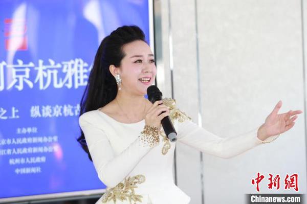 浙江歌舞剧院青年独唱演员吴曼旎?！⌒炀?摄