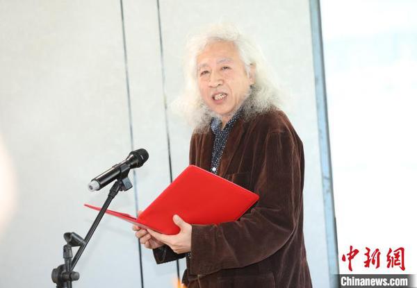 北京日报高级记者、诗人彭俐 王刚 摄