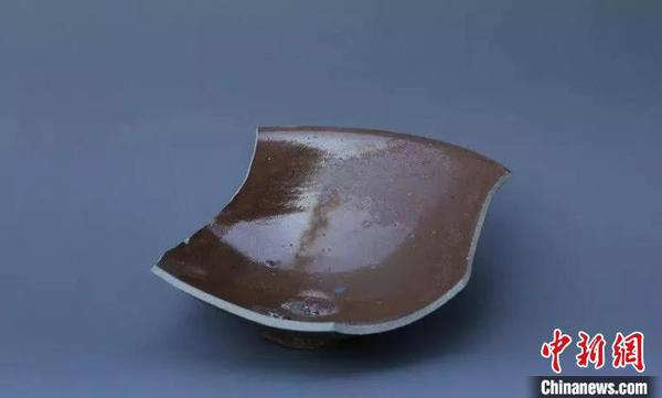 图为:酱釉碗 浙江黄岩博物馆供图 点击进入下一页