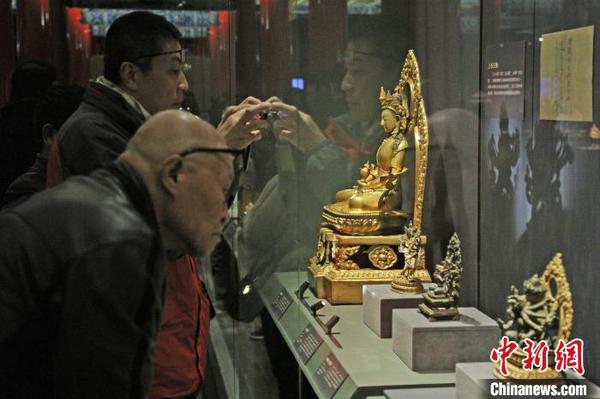 当扎什伦布寺遇上紫禁城:“藏元素”故宫文创热卖