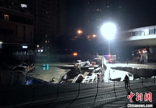 直击事故现场?！±钏荚?摄