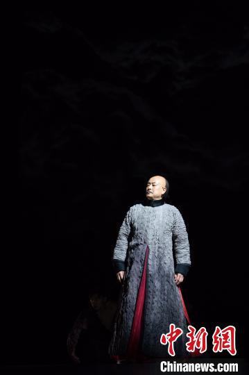 原创话剧《林则徐》首演 史春阳 摄