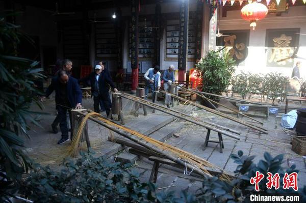 具有千年历史的郭宅竹编技艺在福州市仓山区盖山镇郭氏宗祠重现?！÷烂?摄