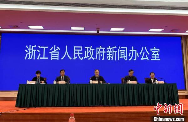 新闻发布会?！」漕?摄