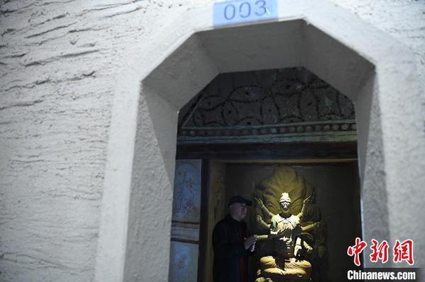 甘肃高校教师“复原”敦煌莫高窟特窟丢失“佛头”