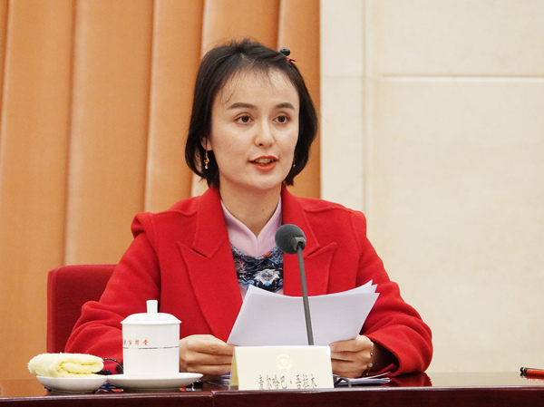 麦尔哈巴·吾拉木 麦尔哈巴·吾拉木