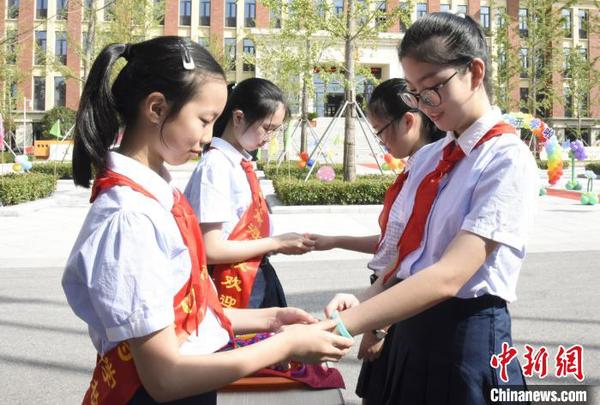 家风带校风 沈勇强 摄 家风带校风 沈勇强 摄