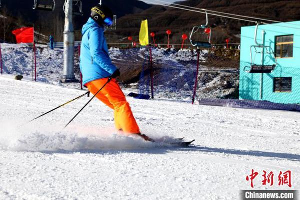 游客上演“速度与激情”?！÷砩奇?摄