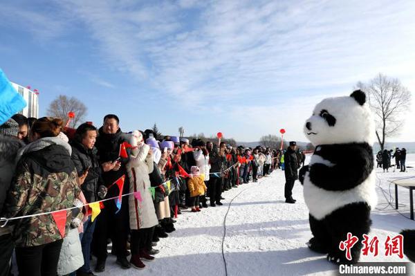 活动现场，游客爆满?！÷砩奇?摄
