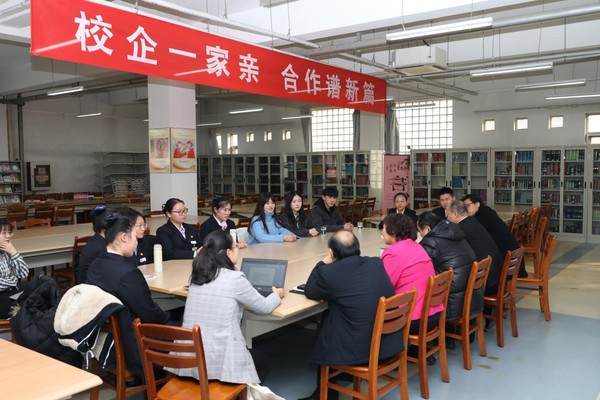 (学生座谈) (学生座谈)