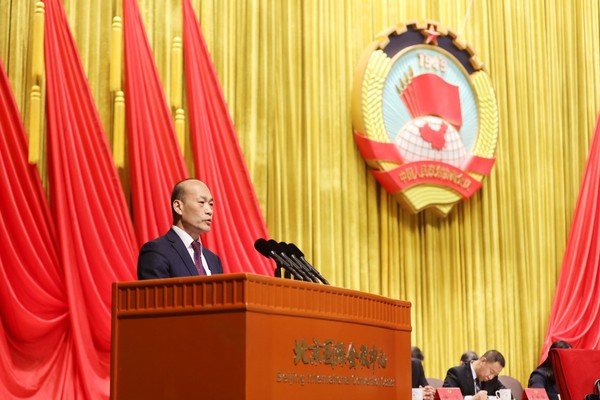 区委副书记、区政协主席宋铁健受政协北京市东城区第十四届委员会常务委员会委托向大会做工作报告。