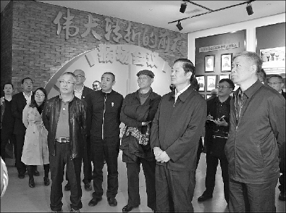     2019年11月，视察团在猴场会议纪念馆参观学习。