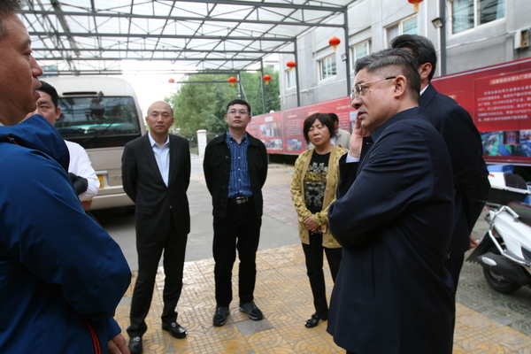 图为刘富勇陪北京市委统战部副部长、工商联党组书记赵玉金赴拉萨市及当雄县进行考察