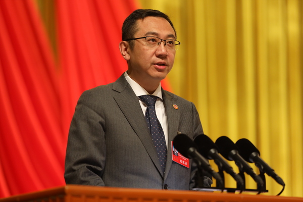 季成委员在大会上发言 (1) 季成委员在大会上发言 (1)