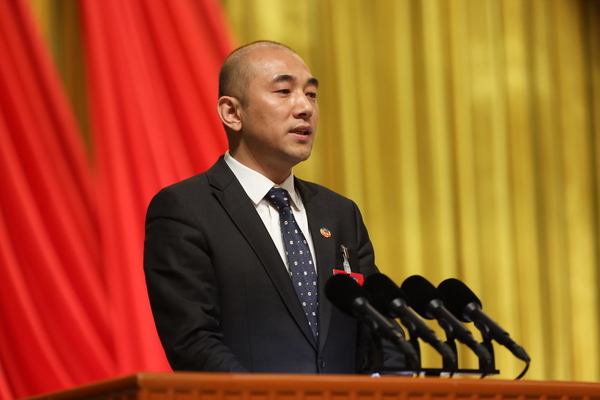 刘富勇委员在大会上发言 刘富勇委员在大会上发言