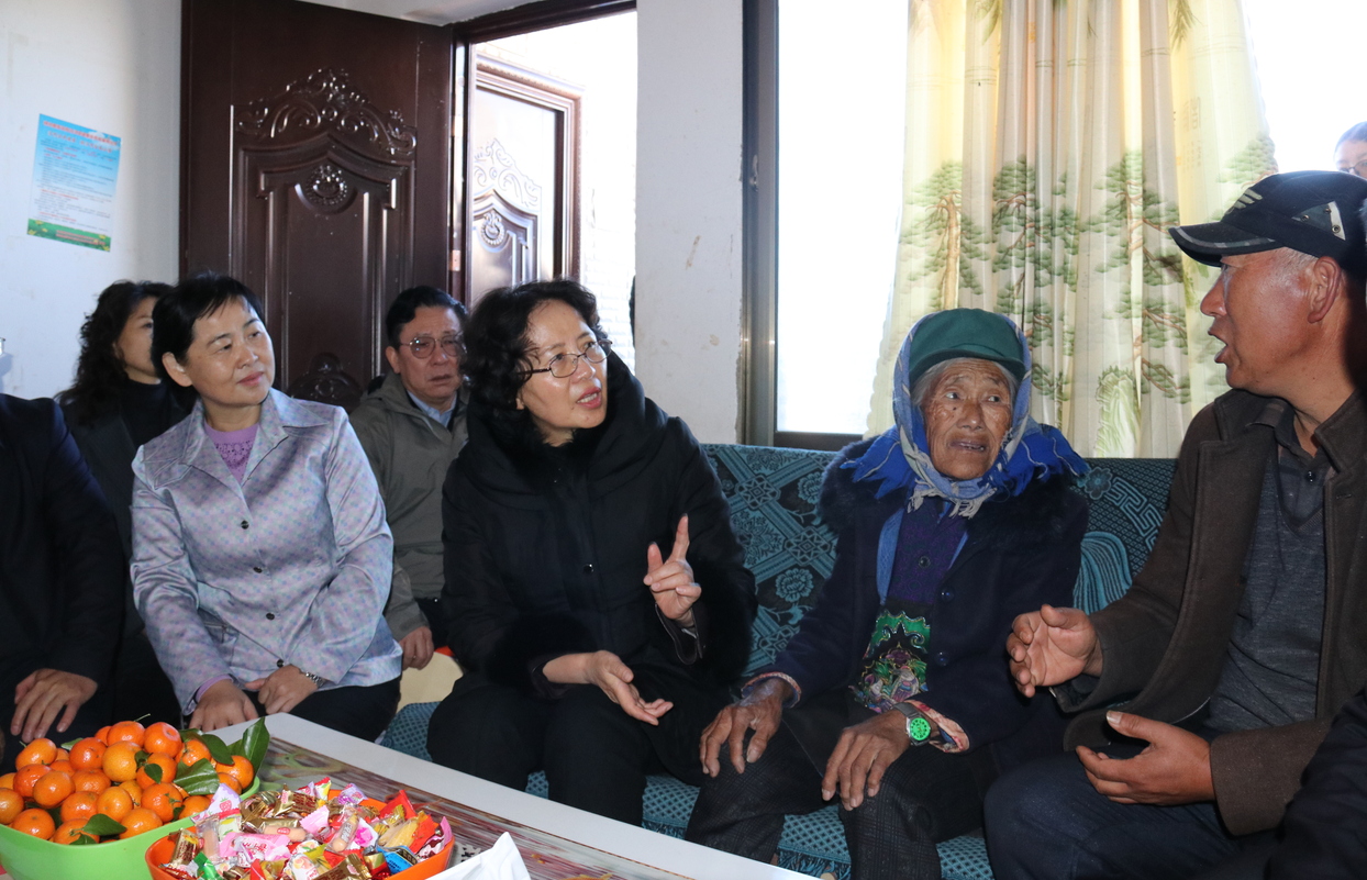 云南省政协主席李江率队走访慰问困难党员和群众