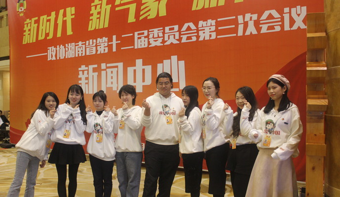 大学生记者团传递两会“好声音”