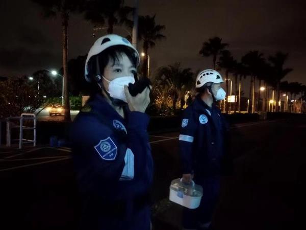 孙韬与队员为海峡两岸焰火做安全保障 孙韬与队员为海峡两岸焰火做安全保障