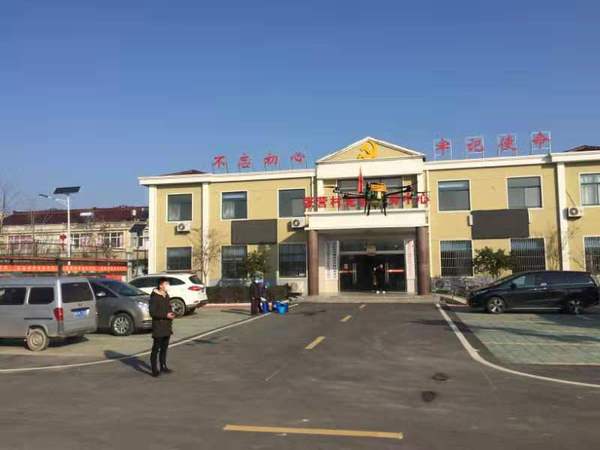 1 图为平东林的同事何德雨在使用无人机为全村消毒 1 图为平东林的同事何德雨在使用无人机为全村消毒