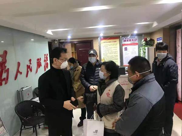 3 高勇坤在开元社区考察。