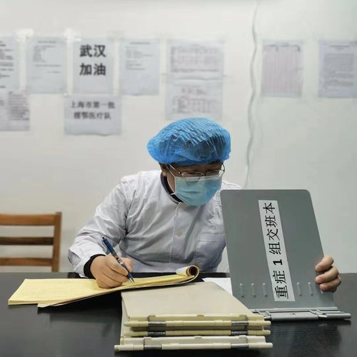 沪站战疫日记武汉第十一天2月4日配稿 沪站战疫日记武汉第十一天2月4日配稿