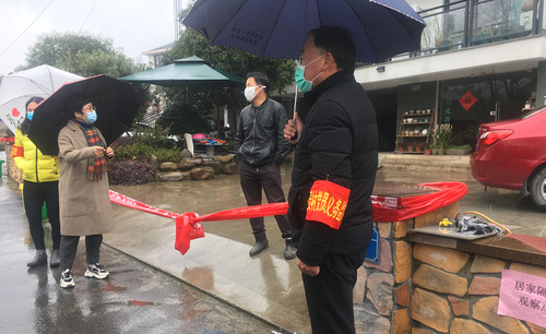 关键时刻党员在配图1