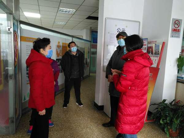 区直机关党委专职副书记到社区慰问政协机关干部