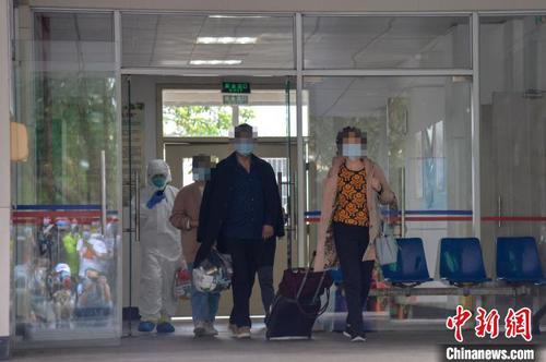 海南?？谛略?名新冠肺炎患者出院