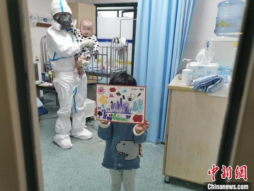 齐齐乖巧、爱笑?！「吹┐笱Ц绞舳埔皆汗┩?摄