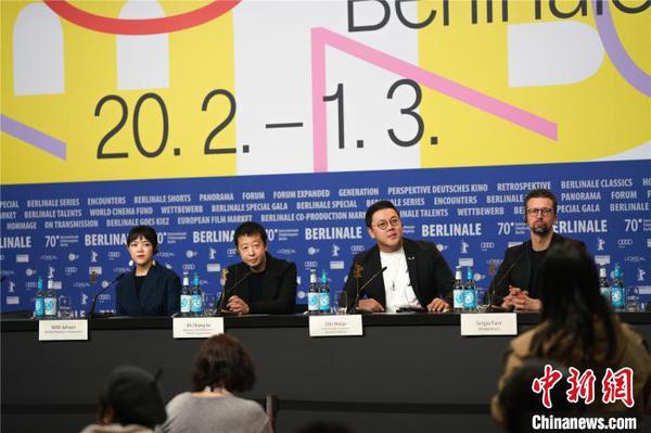 电影《一直游到海水变蓝》主创出席柏林国际电影节发布会。片方提供