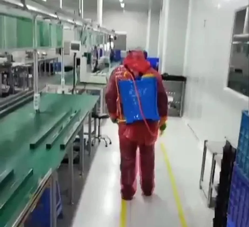 图为三川智慧对厂区进行全面消毒。