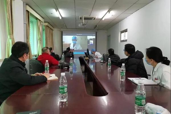 委员在普仁医院听取收治新冠肺炎患者情况及医务人员工作情况