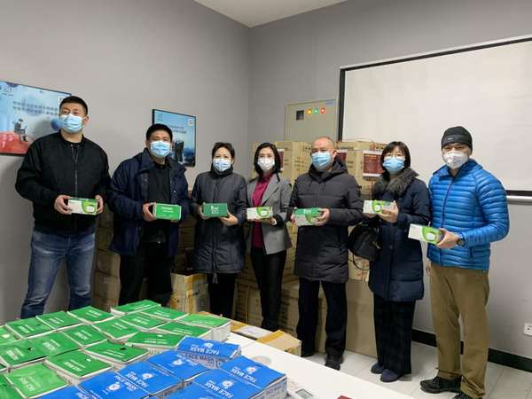 许莉委员(正中)和她的防疫团队 许莉委员(正中)和她的防疫团队