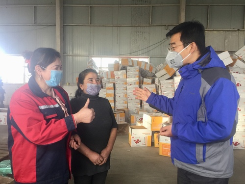 自治区政协机关驻村工作队队员到企业进行就业回访 自治区政协机关驻村工作队队员到企业进行就业回访