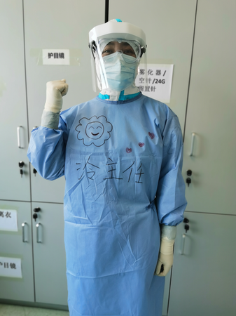 王泠说：“南丁格尔誓言始终在我心中，救死扶伤是我们的天职！”