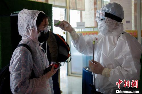 资料图。所有境外入并人员，均须如实申报个人信息?！∥ち?摄