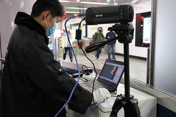 以多种方式向乘客开展疫情防控相关宣传