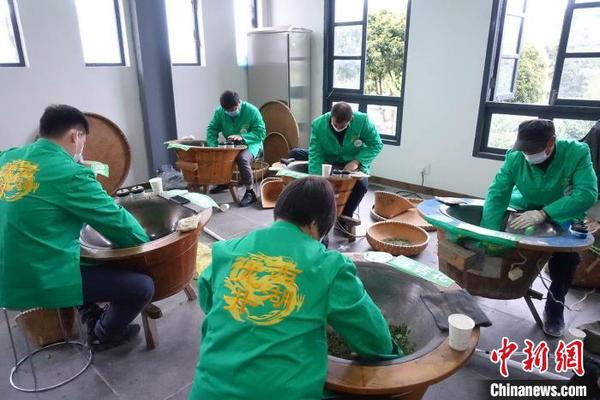 2020年西湖龙井茶炒茶王大赛现场?！∏糠?摄