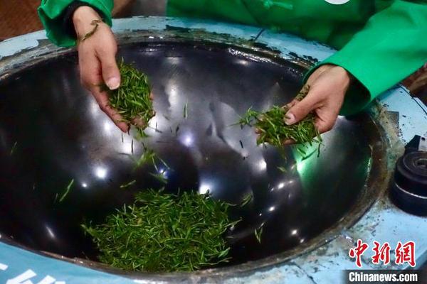 2020年西湖龙井茶炒茶王大赛现场?！∏糠?摄