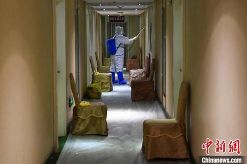 男护士与非洲朋友的“疫”面之缘