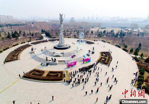 “春之声”百场街头钢琴音乐秀现场。长春市文化广播电视和旅游局供图