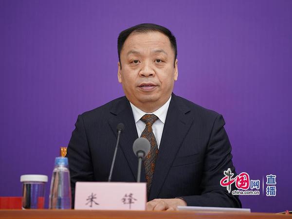 国家卫生健康委新闻发言人、宣传司副司长米锋主持发布会