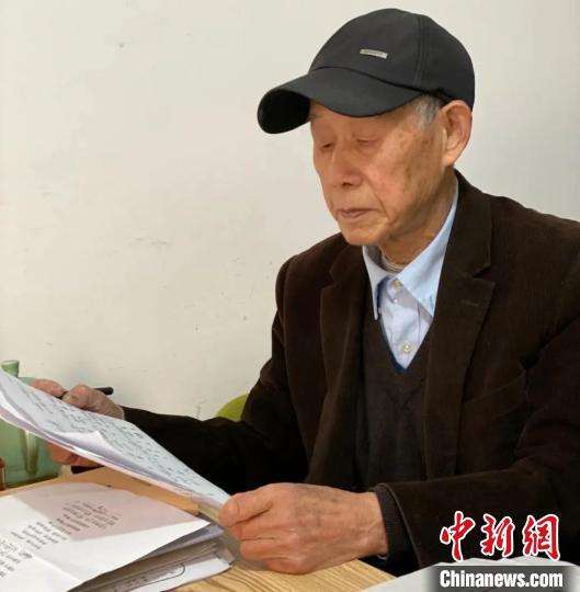 88岁“车库爷爷”倾心作曲:趁思路清晰多发挥余热