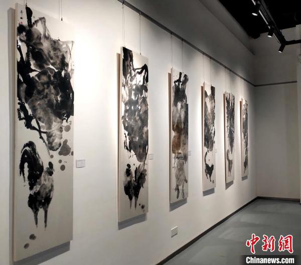 展览作品之一?！⊙罘?摄