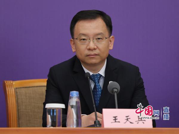 北京大学人民医院副院长、援鄂抗疫医疗队队长、临时党总支书记王天兵