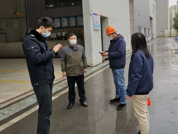 5 李信华工作照