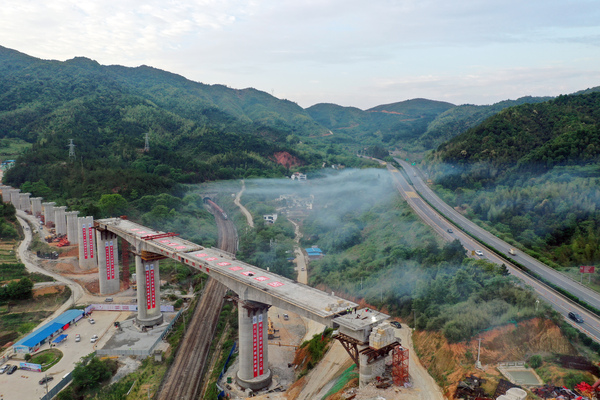 转体完成后京九铁路恢复通车 转体完成后京九铁路恢复通车