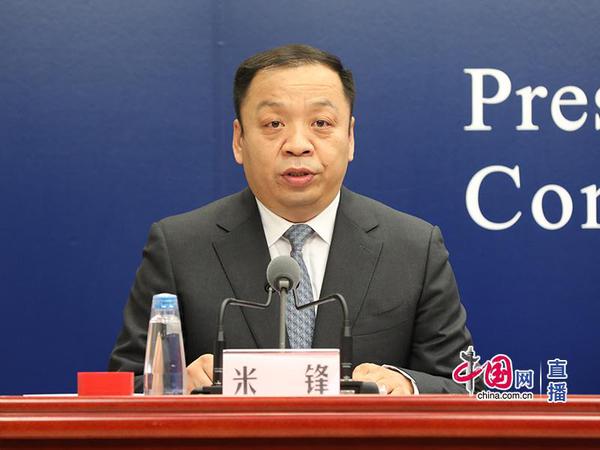国家卫生健康委新闻发言人、宣传司副司长米锋主持发布会